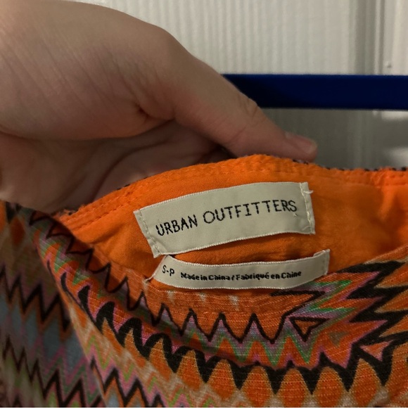 Urban Outfitters paradise printed notched mini skirt. Size small - Picture 4 of 6